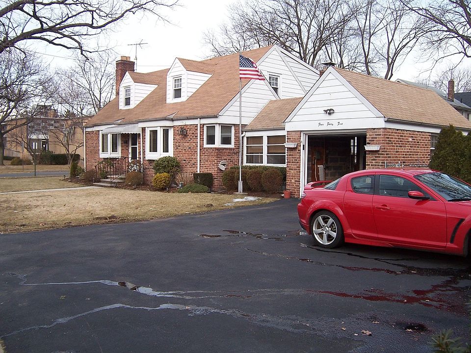2nd image of 445 River Rd