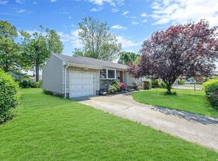 54 White St, Brentwood, NY 11717
