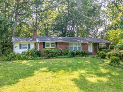 731 Quarterstaff Rd, Winston Salem, NC, 27104