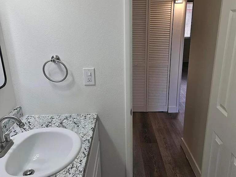 6043 N 23rd Ave #1A — Photo 12