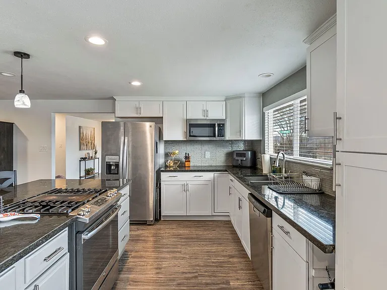 701 Bowman Dr — Photo 4