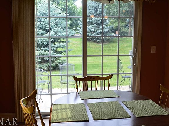 5th image of 71 Crista Ann Ct