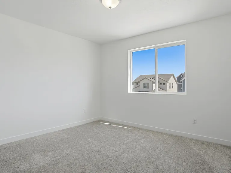 154 E Parade Ave — Photo 22