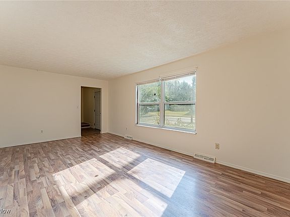 4th image of 480 Eastland Ave