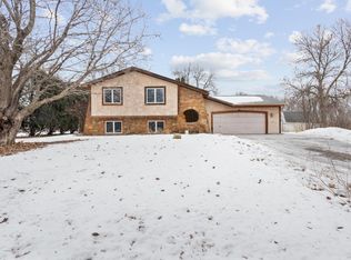 8090 Urbandale Ln N, Maple Grove, MN 55311