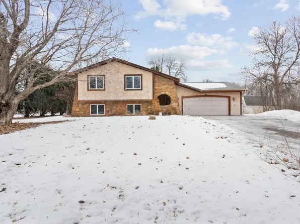 8090 Urbandale Ln N, Maple Grove, MN 55311
