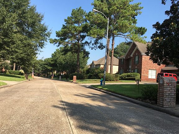 4th image of 19902 Powerscourt Dr