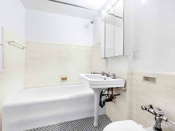 3rd image of 45 Tudor City Pl APT 1806