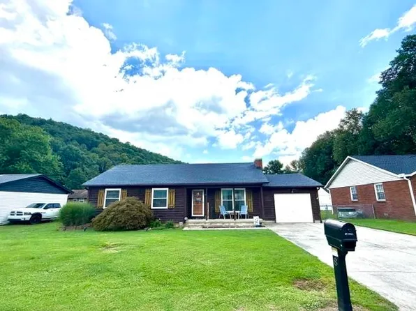 8 Gloucester Ct, Barboursville, WV 25504