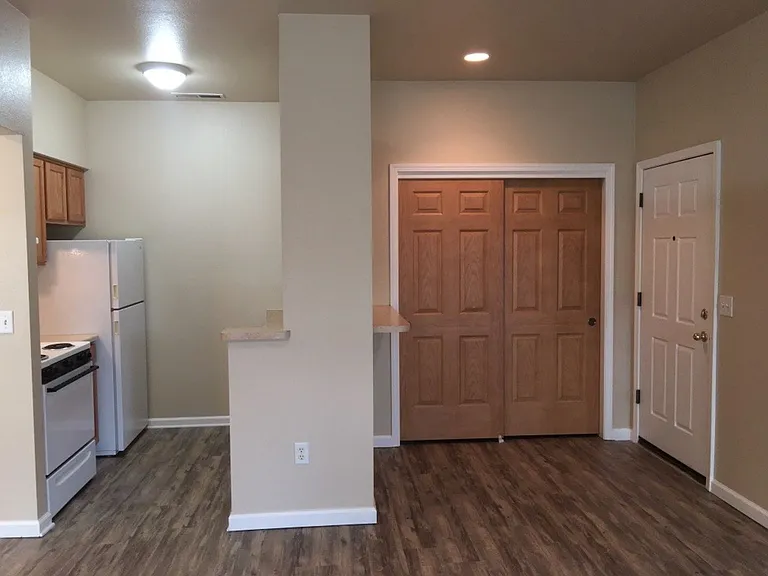 181 Hillcrest Dr — Photo 3