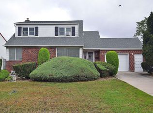 3815 Dunhill Rd, Wantagh, NY 11793