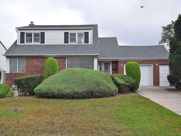 3815 Dunhill Road, Wantagh, NY 11793