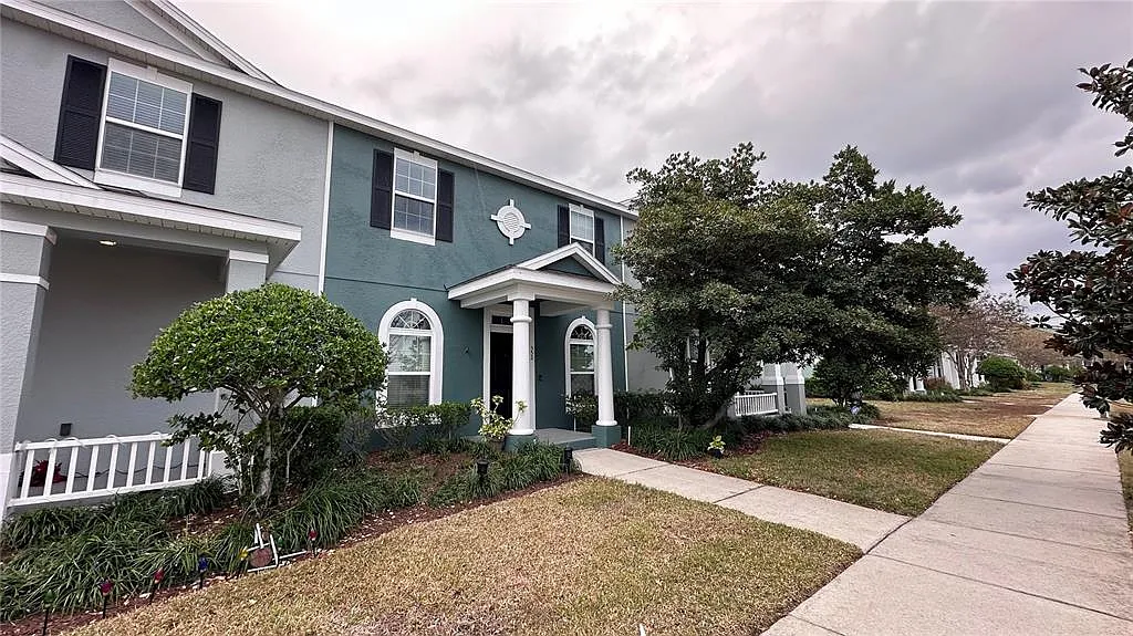 3 bed, 2.5 bath, 1644 sqft, $2,300 — Photo 2