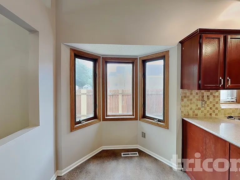 7429 Chesham Ln — Photo 6