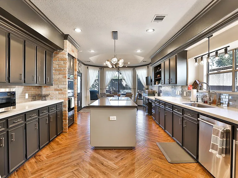 1818 Brookchester Dr — Photo 27
