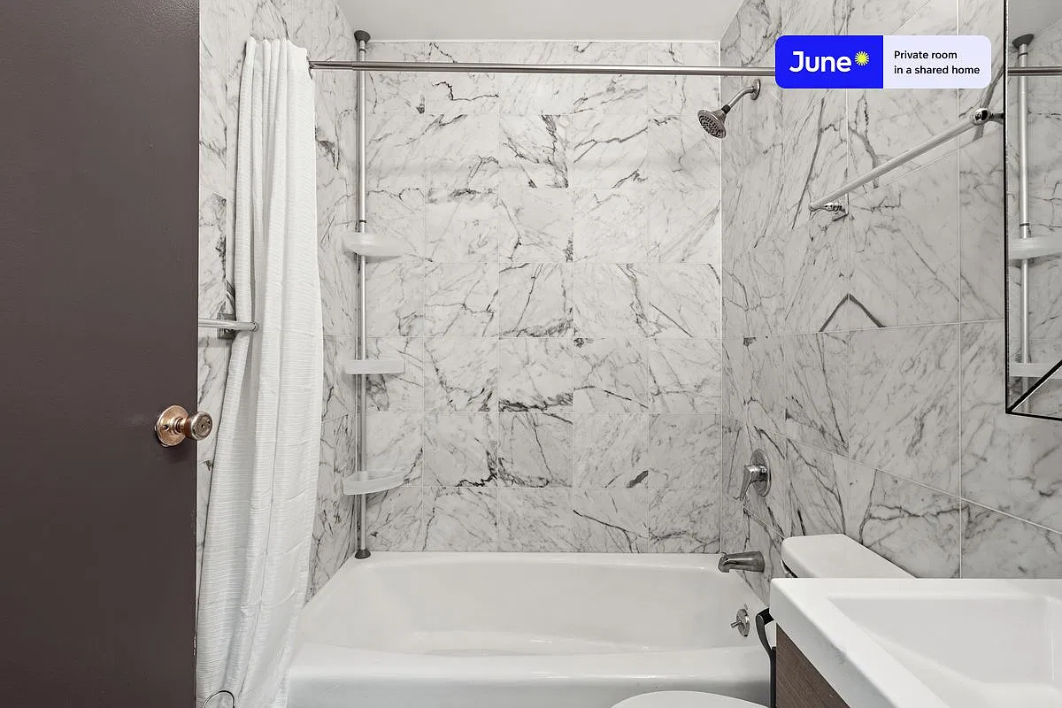 Full bedroom in 3 bed/1 bath home in Upper East Side #543 C — Photo 4