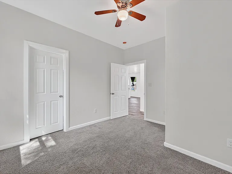 2902 Walnut St — Photo 12