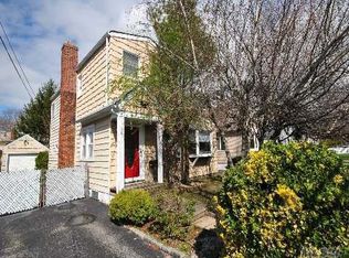2920 Marlborough Rd, Oceanside, NY 11572