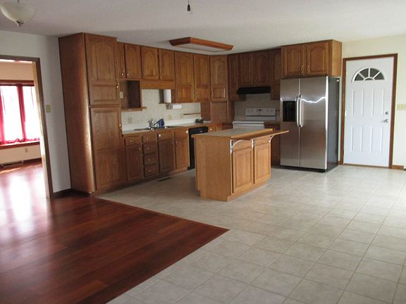 3rd image of 506 Robinwood Dr
