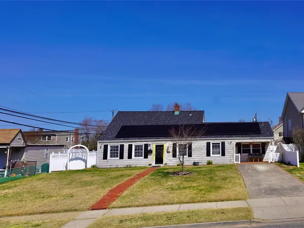 9 Fox Lane, Levittown, NY 11756