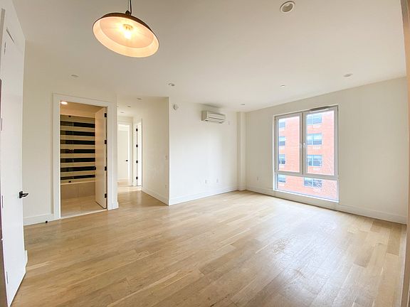 3rd image of 961 Willoughby Ave #306
