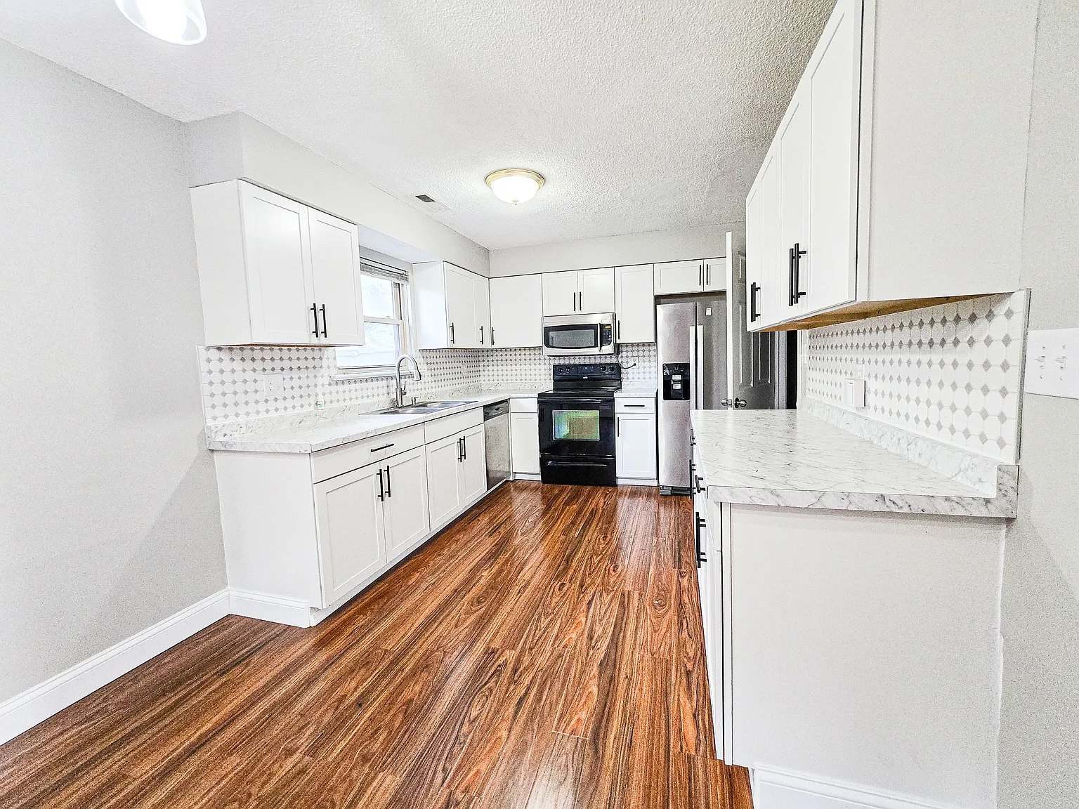 3 bed, 1584 sqft, $2,095 — Photo 1