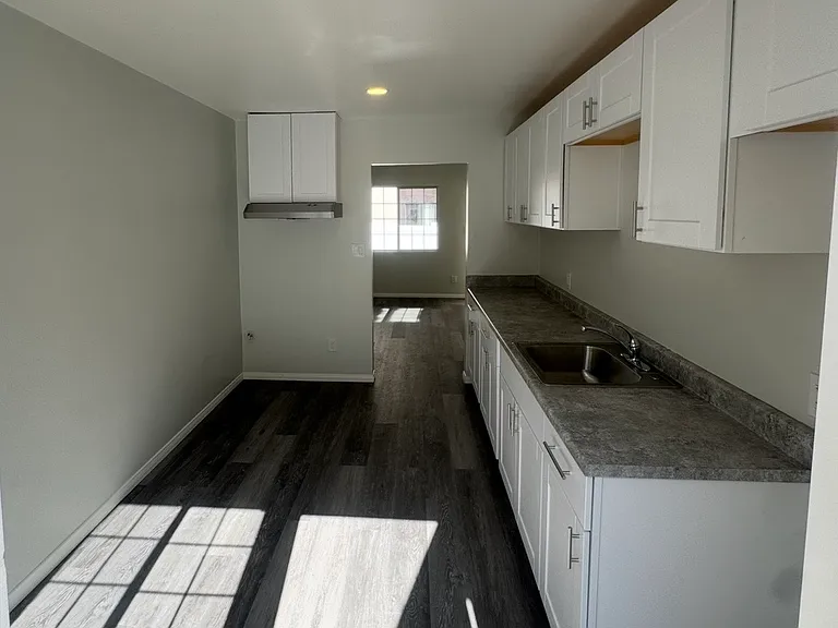 2857 Broadway — Photo 7