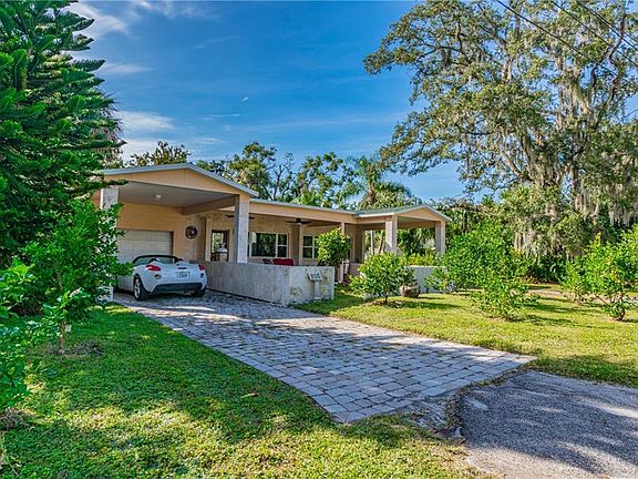3rd image of 826 Seminole Blvd