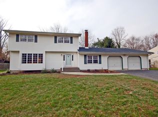 7 Hawthorne Ln, East Windsor, NJ 08520