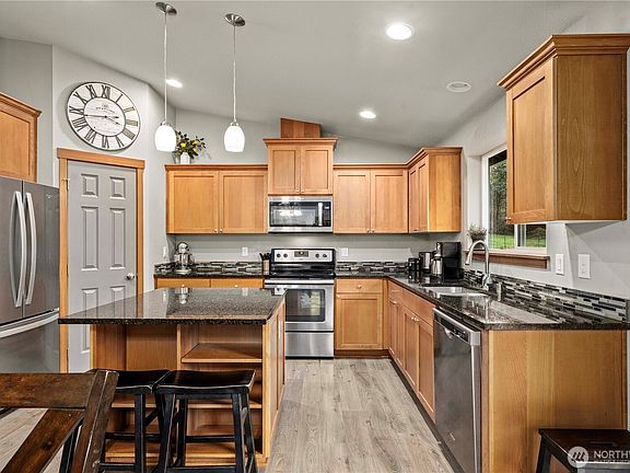 5th image of 5901 45th Avenue Ct E