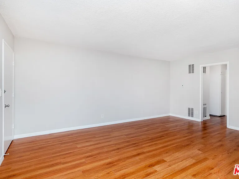 1023 N Laurel Ave #2 — Photo 8