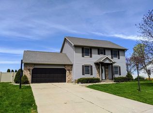 11887 Sandbrooke Dr, Millersburg, IN 46543