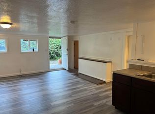 1126 SW 10th St #4, Lincoln City, OR