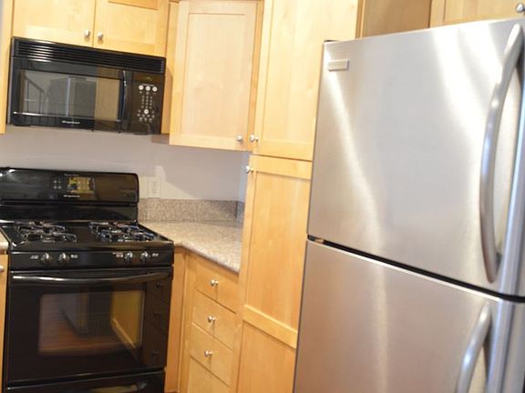 4th image of 5330 Satsuma Ave Unit 8