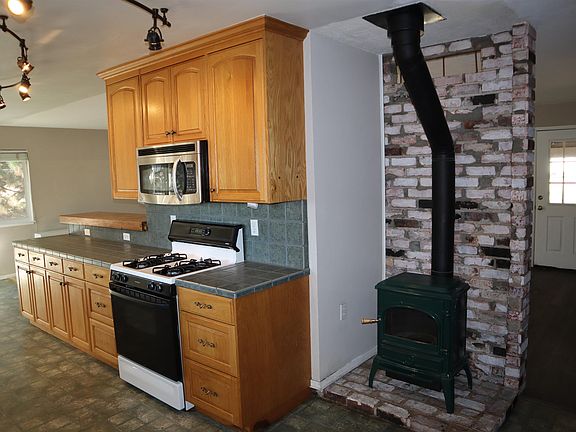 2nd image of 470 Carol Ln W