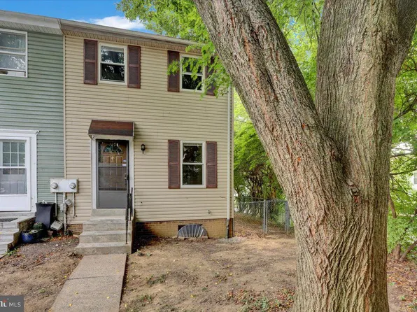 8 Sheffield Ct, Reading, PA 19601