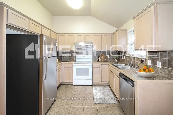 3 bed, 2.0 bath, 1312 sqft, $1,535 — Photo 2