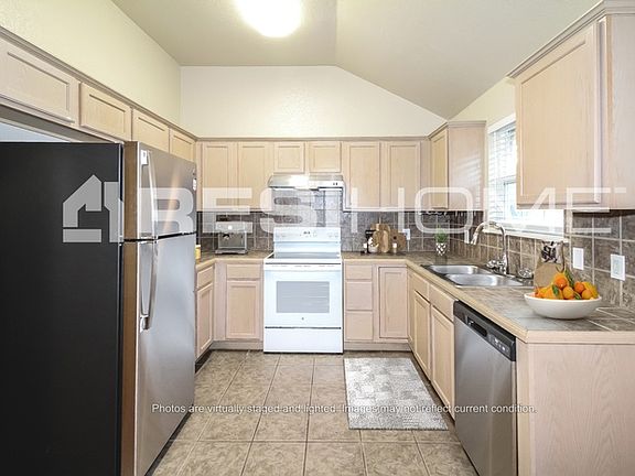 2nd image of 904 Beaumont Sq