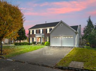 2 Heather Ln, Moorestown, NJ 08057