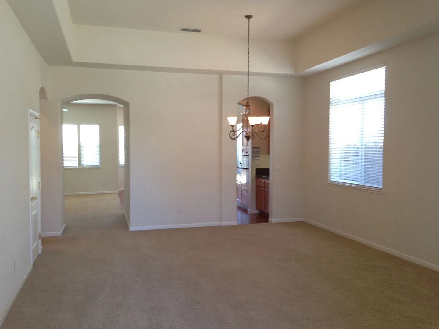 Spacious Single-Story 4 Bed, 2 Bath 2250sqft. Home in Zinfandel Village for Rent. — Photo 2