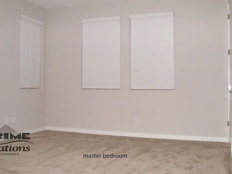 4844 Holden Dr — Photo 7