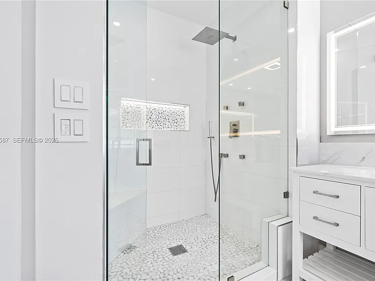 18742 SW 55th St — Photo 33