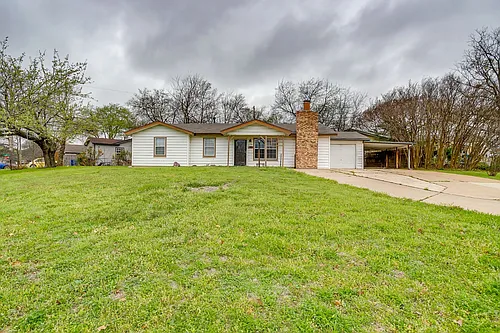 109 NE Cindy Ln Photo 1