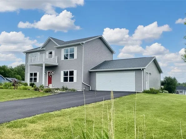 150 Woodsedge Dr, Lansing, NY 14882