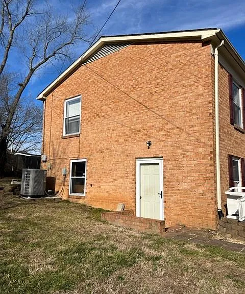 148 Heatherton Dr — Photo 2