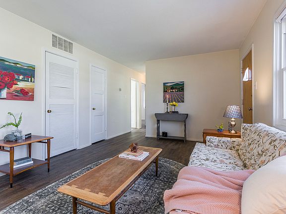 4th image of 115 E Zarley Blvd