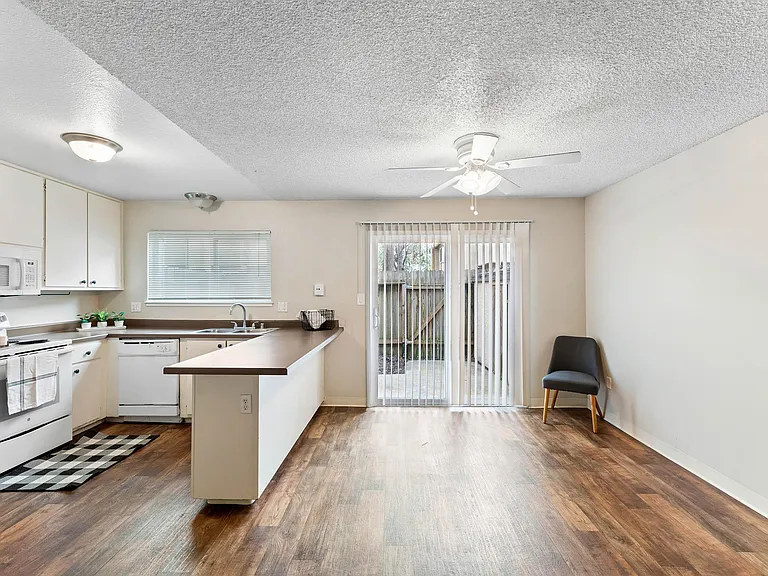 54 Quay Ct — Photo 79