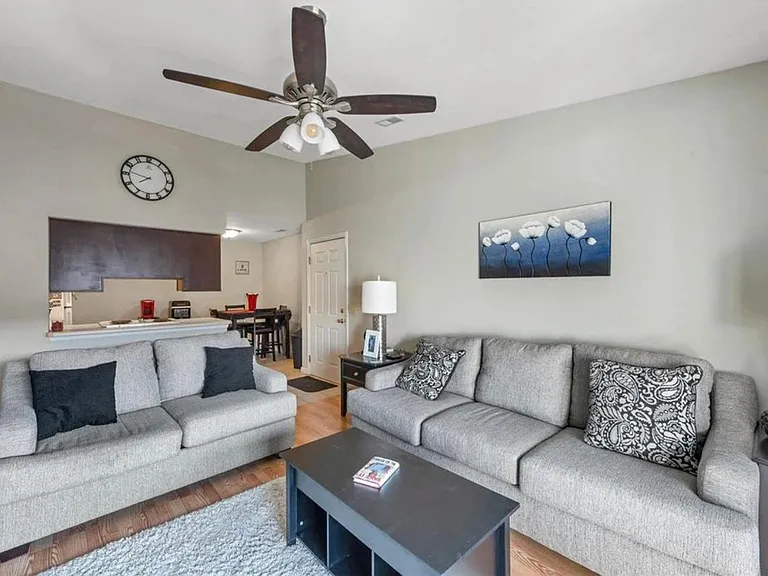 1633 Summergate Pkwy #P — Photo 2