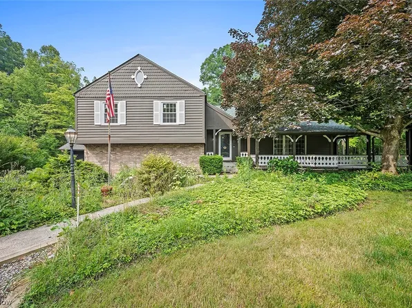 2536 Kennelly Dr, Willoughby Hills, OH 44094