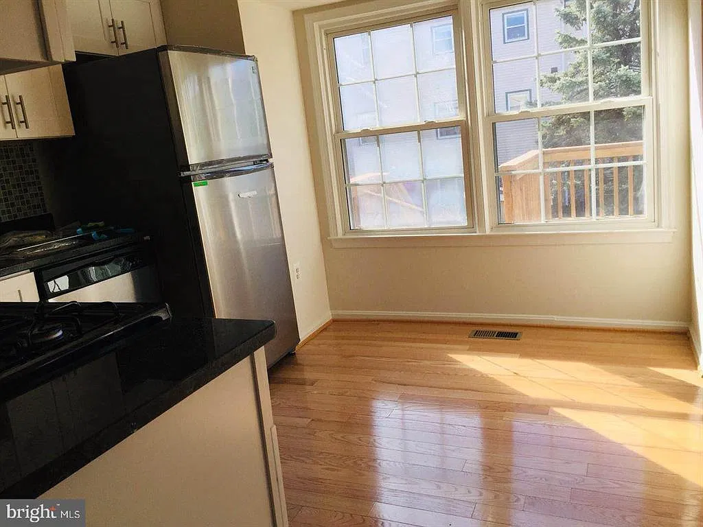 3 bed, 3.5 bath, 1650 sqft, $2,850 — Photo 3